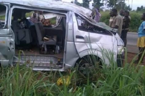 STUDENTS OF OOU INVOLVED IN AUTOMOBILE CRASH